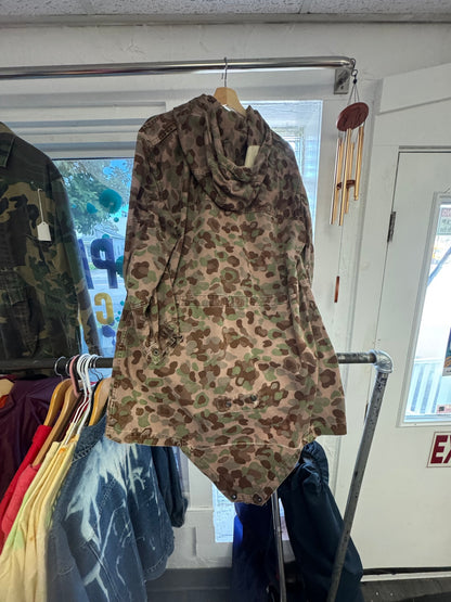 Camo hooded fishtail field parka detail view